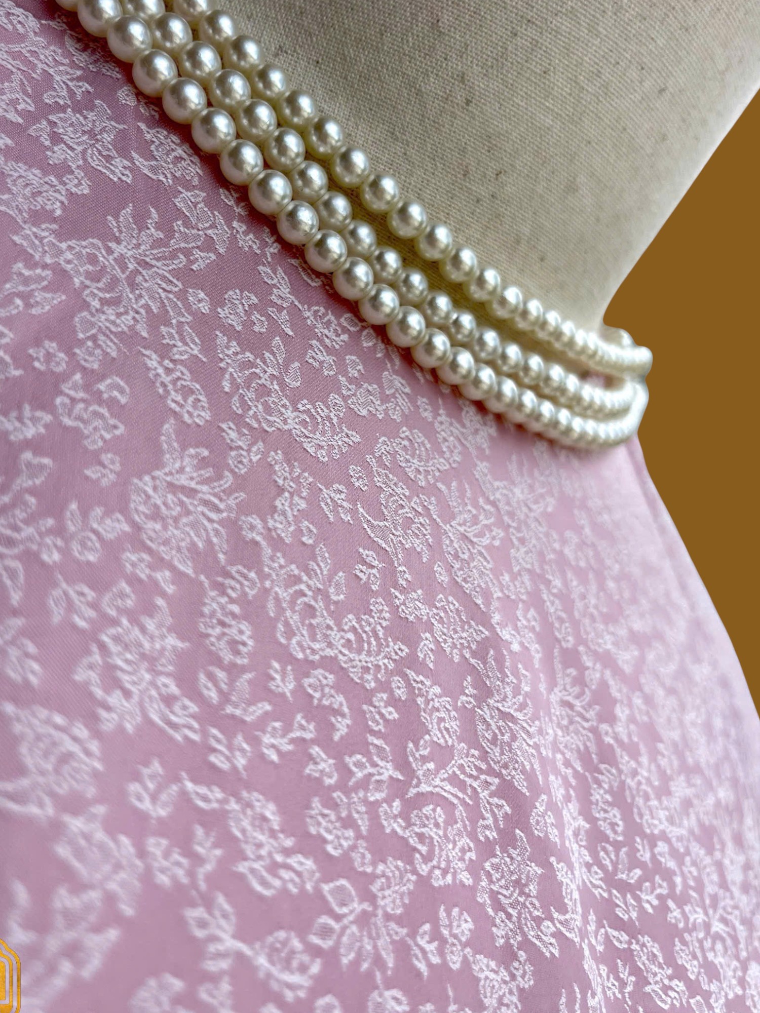 SẮC HOA TRÊN LỤA